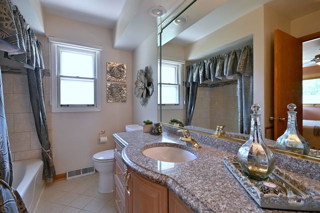 1031 S Belmont Avenue, Arlington Heights, IL 60005