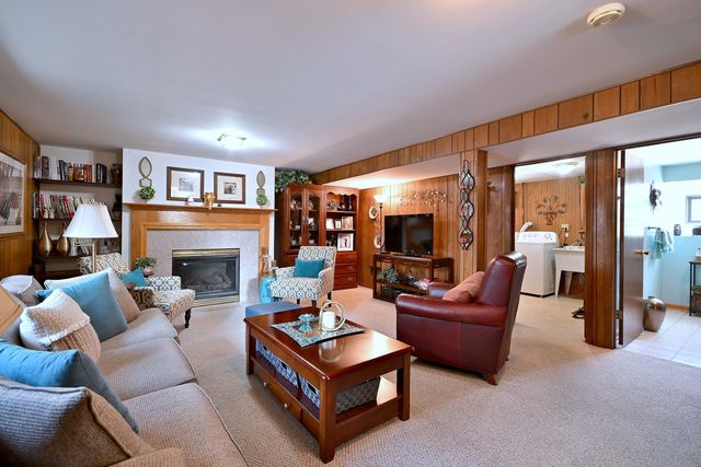 1031 S Belmont Avenue, Arlington Heights, IL 60005