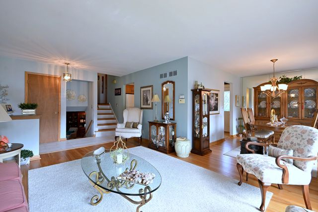 1031 S Belmont Avenue, Arlington Heights, IL 60005