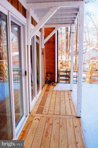 1659 S LAKESHORE DR, Louisa, VA 23093