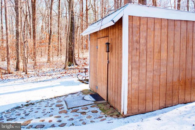 1659 S LAKESHORE DR, Louisa, VA 23093