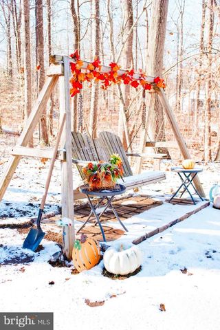 1659 S LAKESHORE DR, Louisa, VA 23093