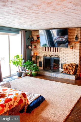 1659 S LAKESHORE DR, Louisa, VA 23093