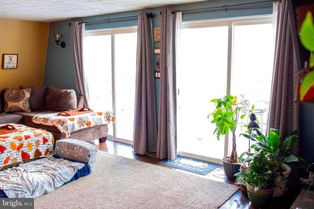 1659 S LAKESHORE DR, Louisa, VA 23093