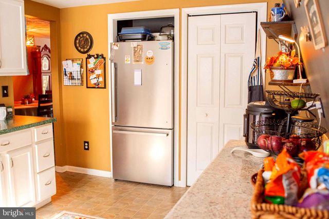 1659 S LAKESHORE DR, Louisa, VA 23093