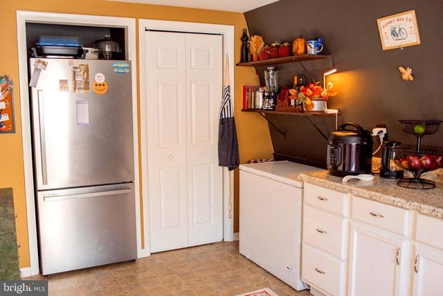 1659 S LAKESHORE DR, Louisa, VA 23093