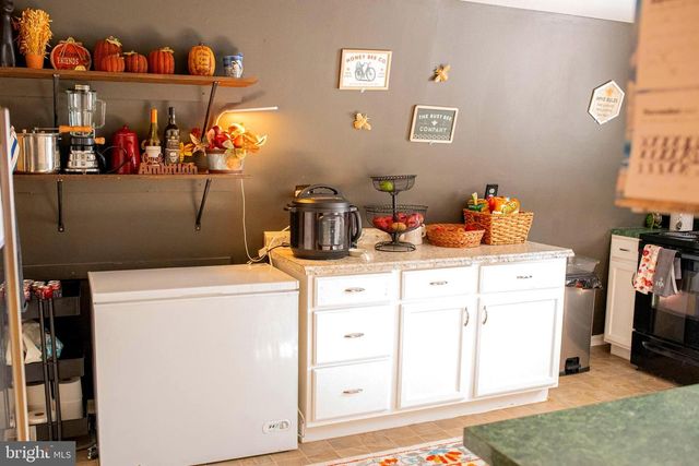 1659 S LAKESHORE DR, Louisa, VA 23093