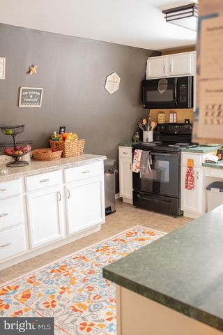 1659 S LAKESHORE DR, Louisa, VA 23093