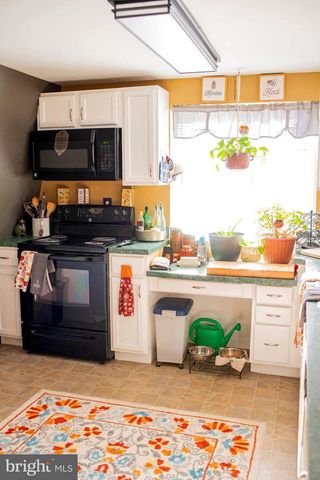 1659 S LAKESHORE DR, Louisa, VA 23093