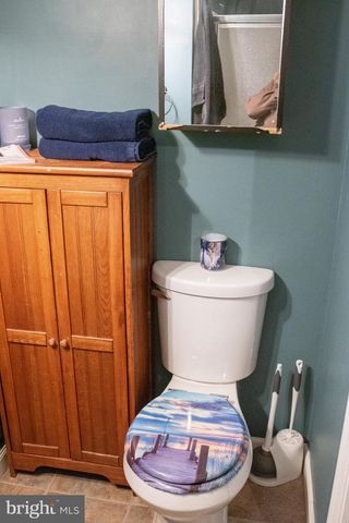 1659 S LAKESHORE DR, Louisa, VA 23093