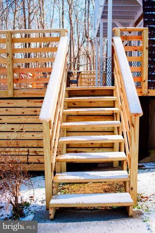 1659 S LAKESHORE DR, Louisa, VA 23093