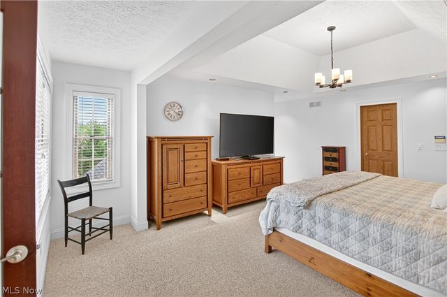 180 Mallard Creek Run, Lagrange, OH 44050