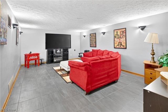 180 Mallard Creek Run, Lagrange, OH 44050