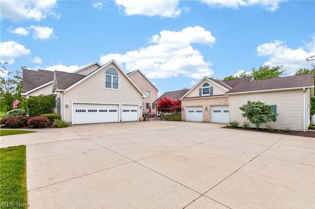 180 Mallard Creek Run, Lagrange, OH 44050