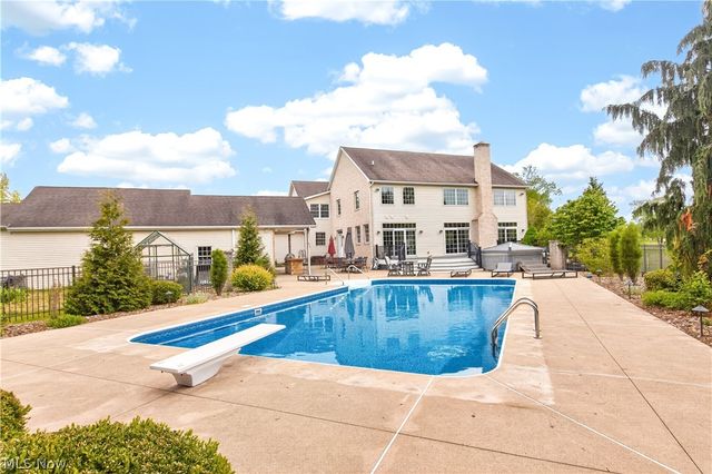 180 Mallard Creek Run, Lagrange, OH 44050