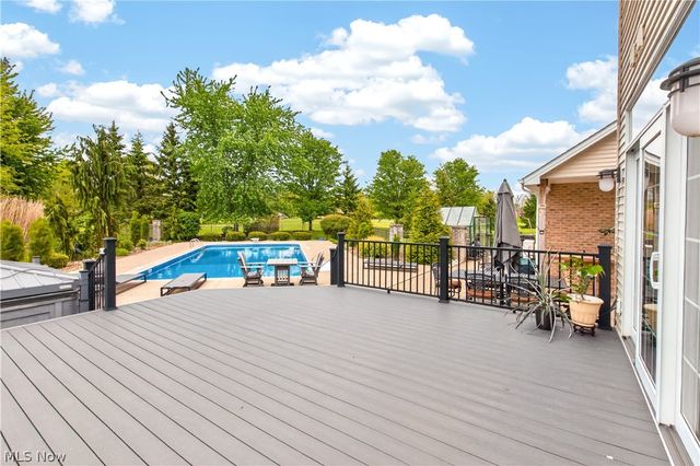 180 Mallard Creek Run, Lagrange, OH 44050