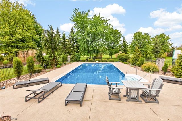 180 Mallard Creek Run, Lagrange, OH 44050