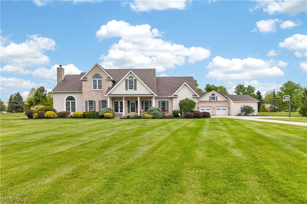 180 Mallard Creek Run, Lagrange, OH 44050