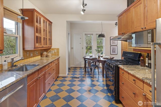 2310 N 65th Street, Seattle, WA 98103