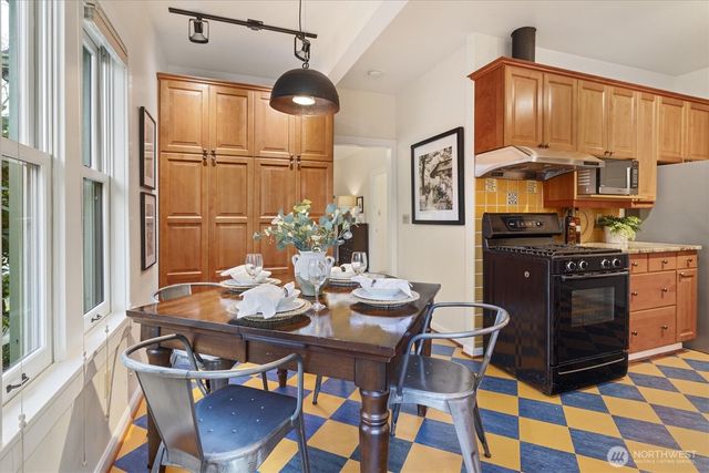 2310 N 65th Street, Seattle, WA 98103