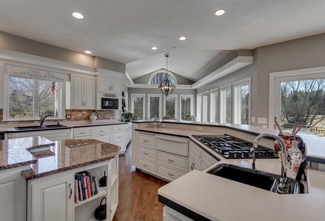 W7373 SPRING VALLEY DRIVE, Greenville, WI 54952