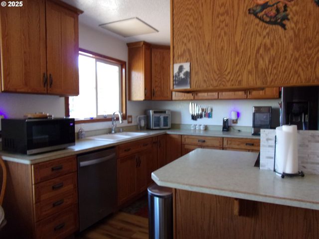 375 JORDAN CREEK Rd, Riddle, OR 97469