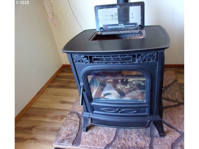 375 JORDAN CREEK Rd, Riddle, OR 97469