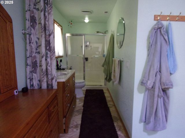 375 JORDAN CREEK Rd, Riddle, OR 97469