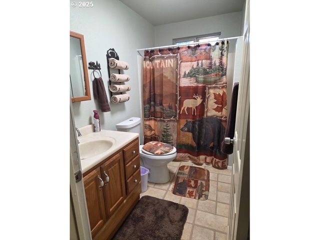 375 JORDAN CREEK Rd, Riddle, OR 97469