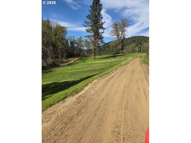 375 JORDAN CREEK Rd, Riddle, OR 97469