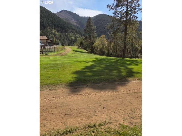 375 JORDAN CREEK Rd, Riddle, OR 97469