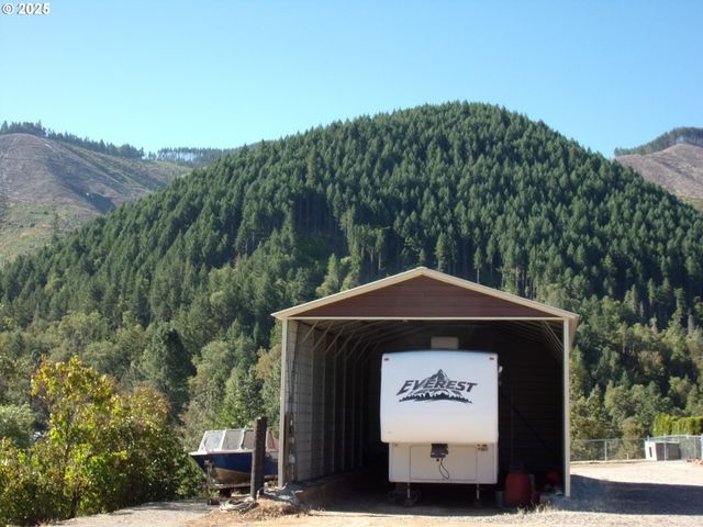 375 JORDAN CREEK Rd, Riddle, OR 97469