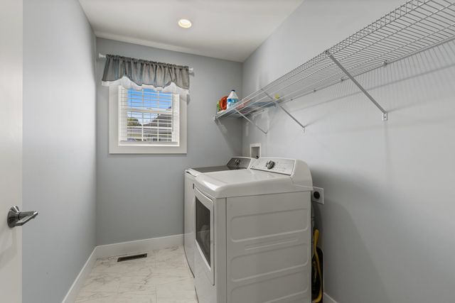 27 MULBERRY Lane, Epping, NH 03042