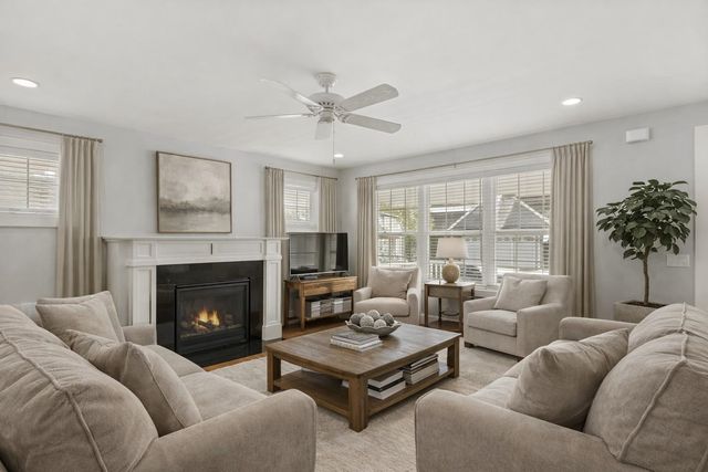 27 MULBERRY Lane, Epping, NH 03042