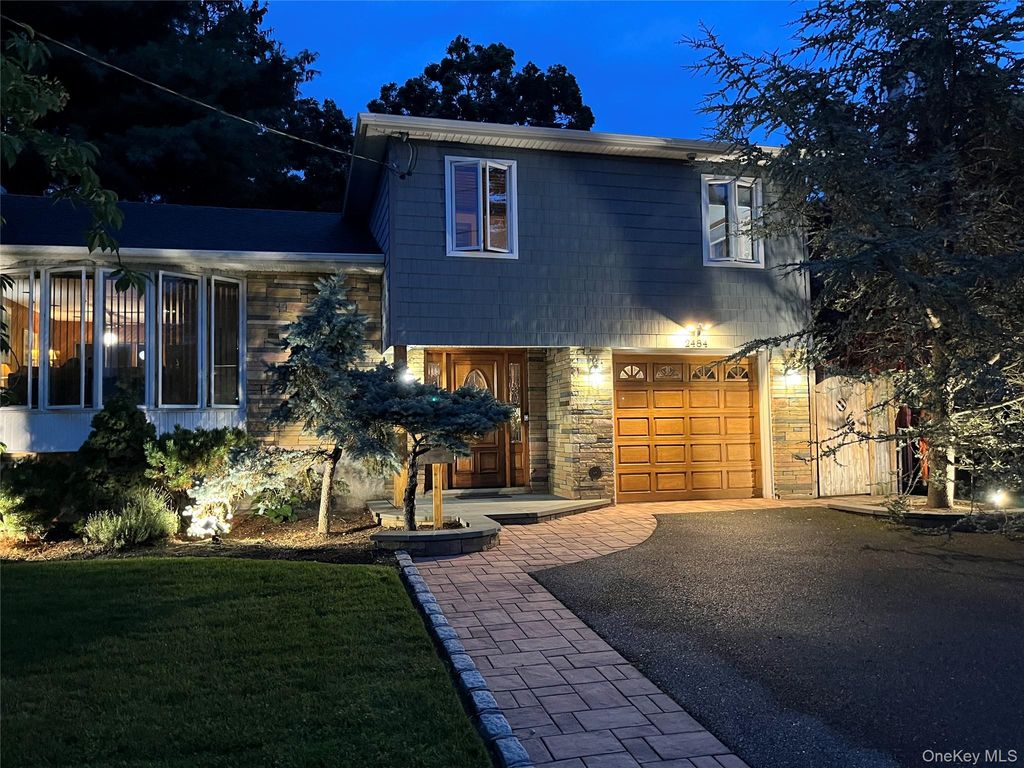 2484 Kayron Lane, North Bellmore, NY 11710 — photo 2