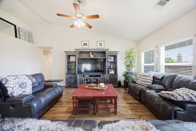5402 Winter Wheat Avenue, Bakersfield, CA 93313