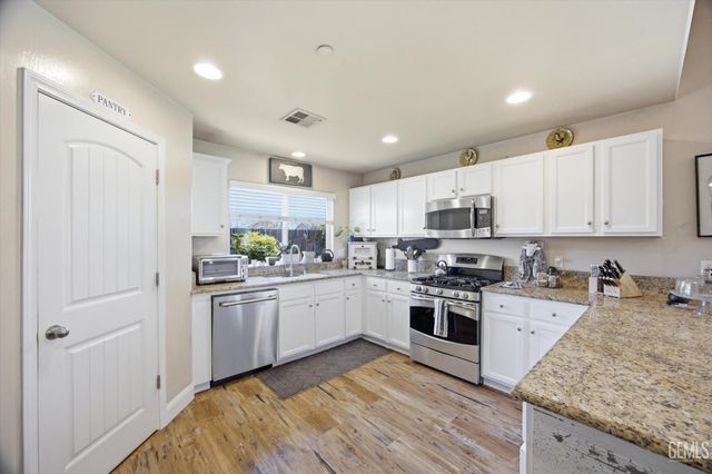 5402 Winter Wheat Avenue, Bakersfield, CA 93313
