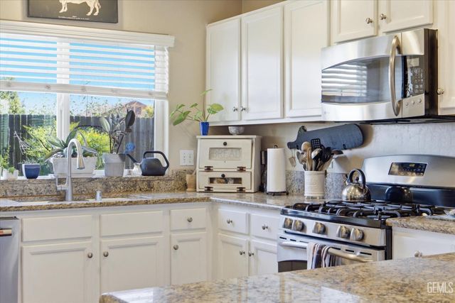 5402 Winter Wheat Avenue, Bakersfield, CA 93313