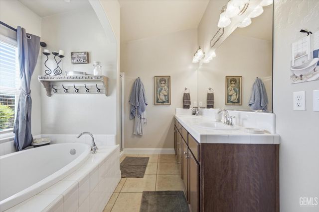 5402 Winter Wheat Avenue, Bakersfield, CA 93313