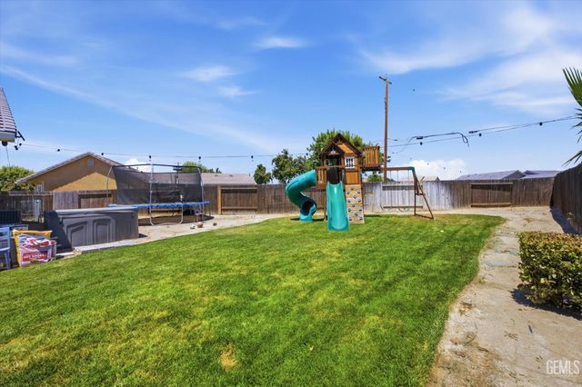 5402 Winter Wheat Avenue, Bakersfield, CA 93313