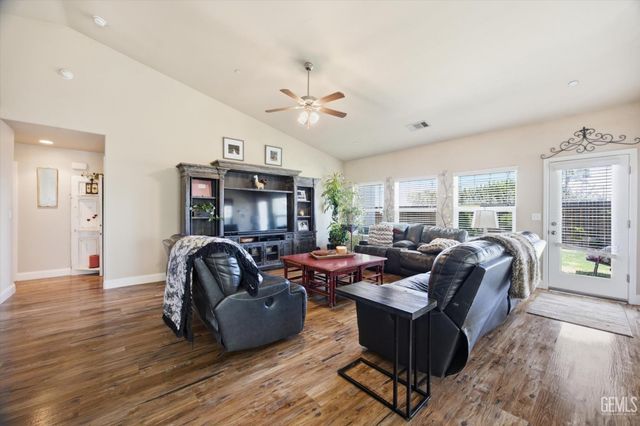 5402 Winter Wheat Avenue, Bakersfield, CA 93313