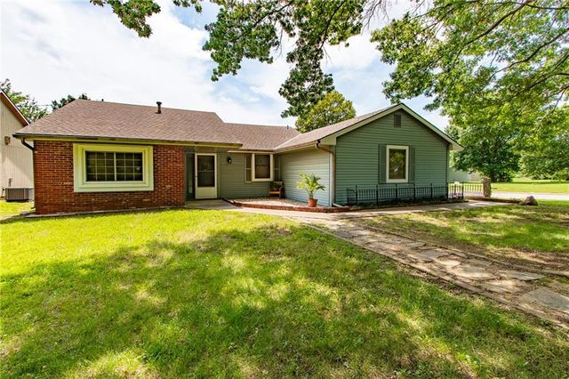 2475 Brookside Drive, Lawrence, KS 66047