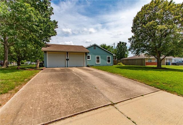 2475 Brookside Drive, Lawrence, KS 66047