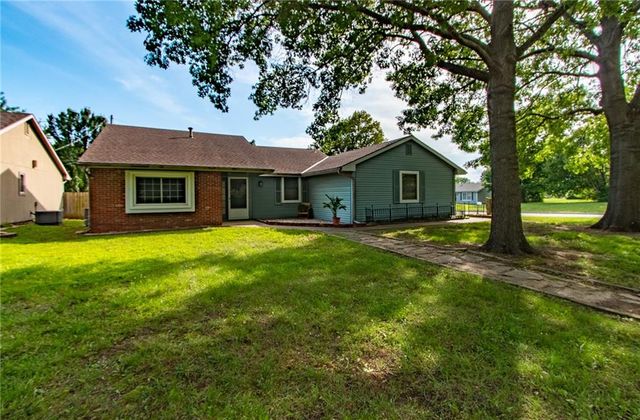 2475 Brookside Drive, Lawrence, KS 66047