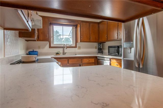 2475 Brookside Drive, Lawrence, KS 66047