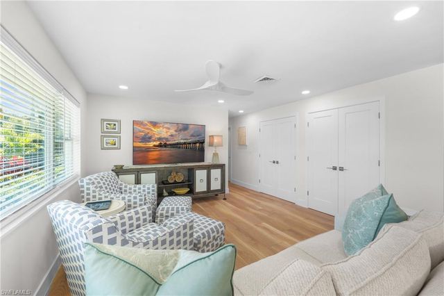 2855 10th ST N, Naples, FL 34103