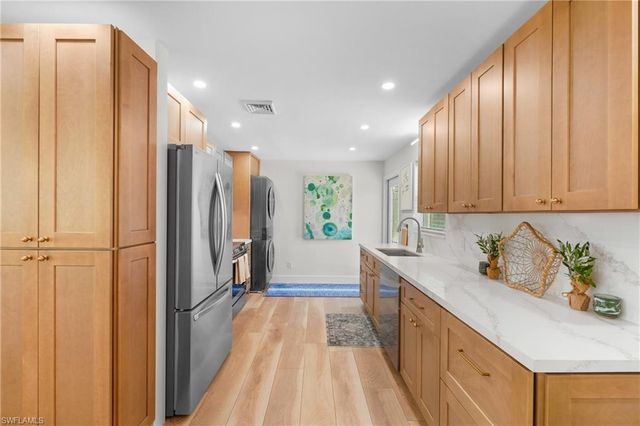 2855 10th ST N, Naples, FL 34103