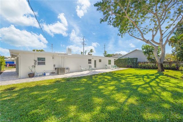 2855 10th ST N, Naples, FL 34103