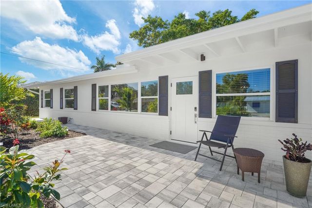 2855 10th ST N, Naples, FL 34103