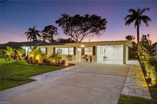 2855 10th ST N, Naples, FL 34103